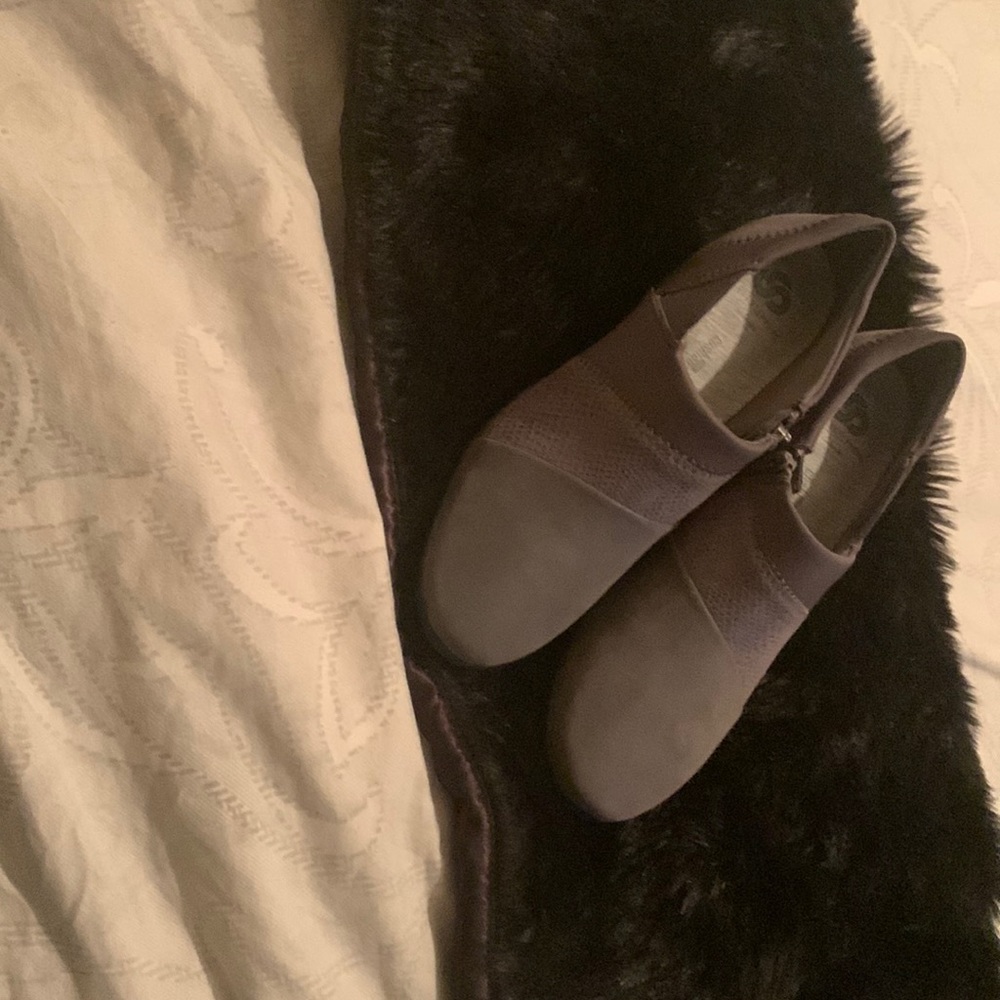 Comfortable grey shoes